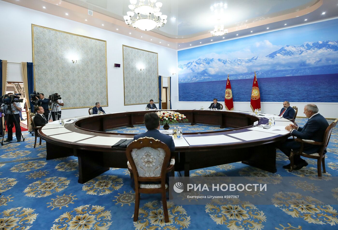 Премьер-министр РФ Д. Медведев принял участие в заседании Евразийского межправительственного совета стран ЕАЭС