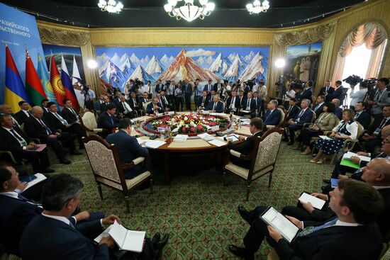 Премьер-министр РФ Д. Медведев принял участие в заседании Евразийского межправительственного совета стран ЕАЭС