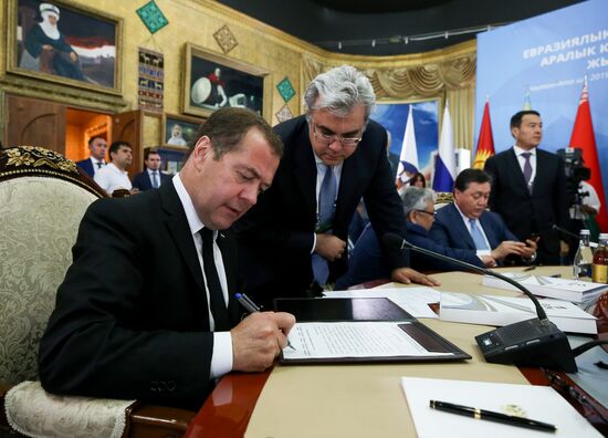 Премьер-министр РФ Д. Медведев принял участие в заседании Евразийского межправительственного совета стран ЕАЭС