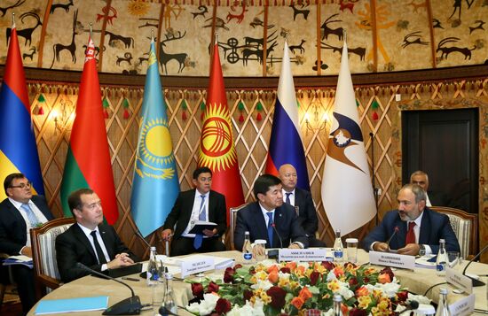 Премьер-министр РФ Д. Медведев принял участие в заседании Евразийского межправительственного совета стран ЕАЭС