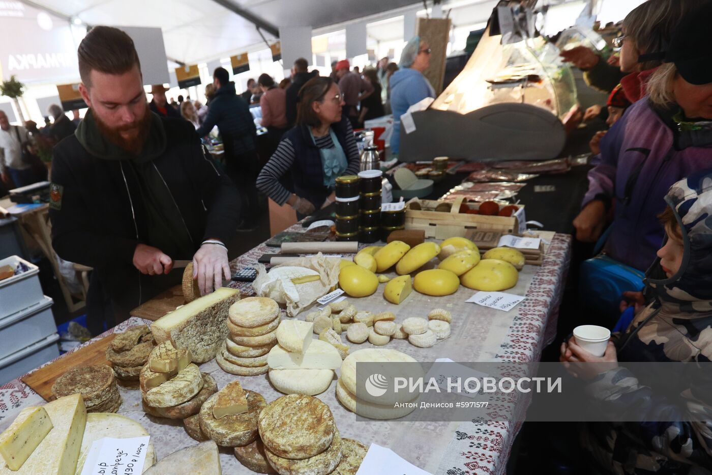 Всероссийский фестиваль фермерской продукции "Сыр. Пир. Мир" 