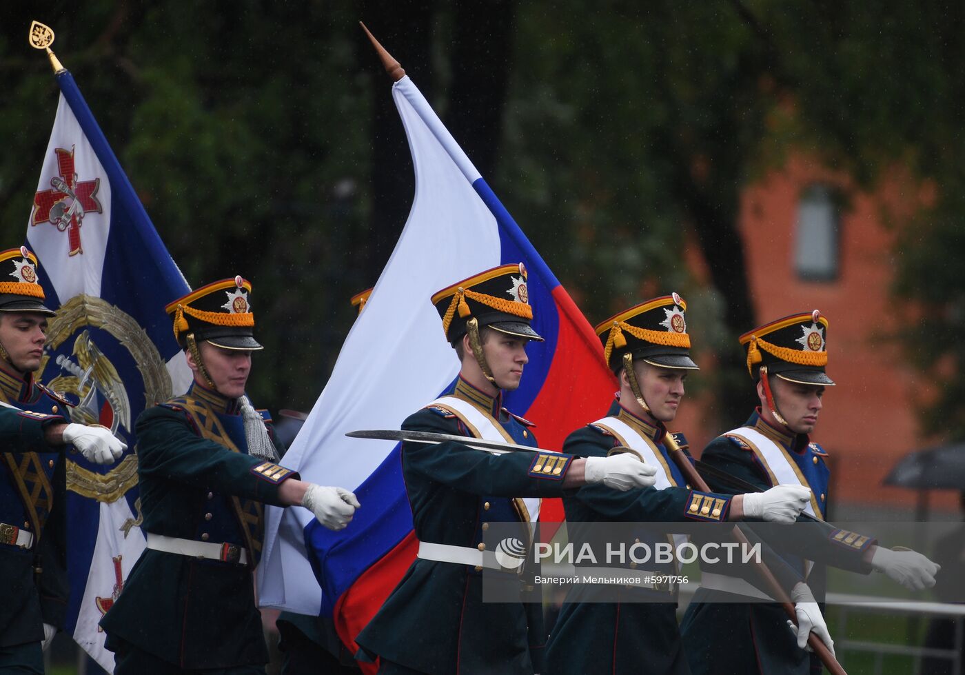 Церемония развода пеших и конных караулов Президентского полка