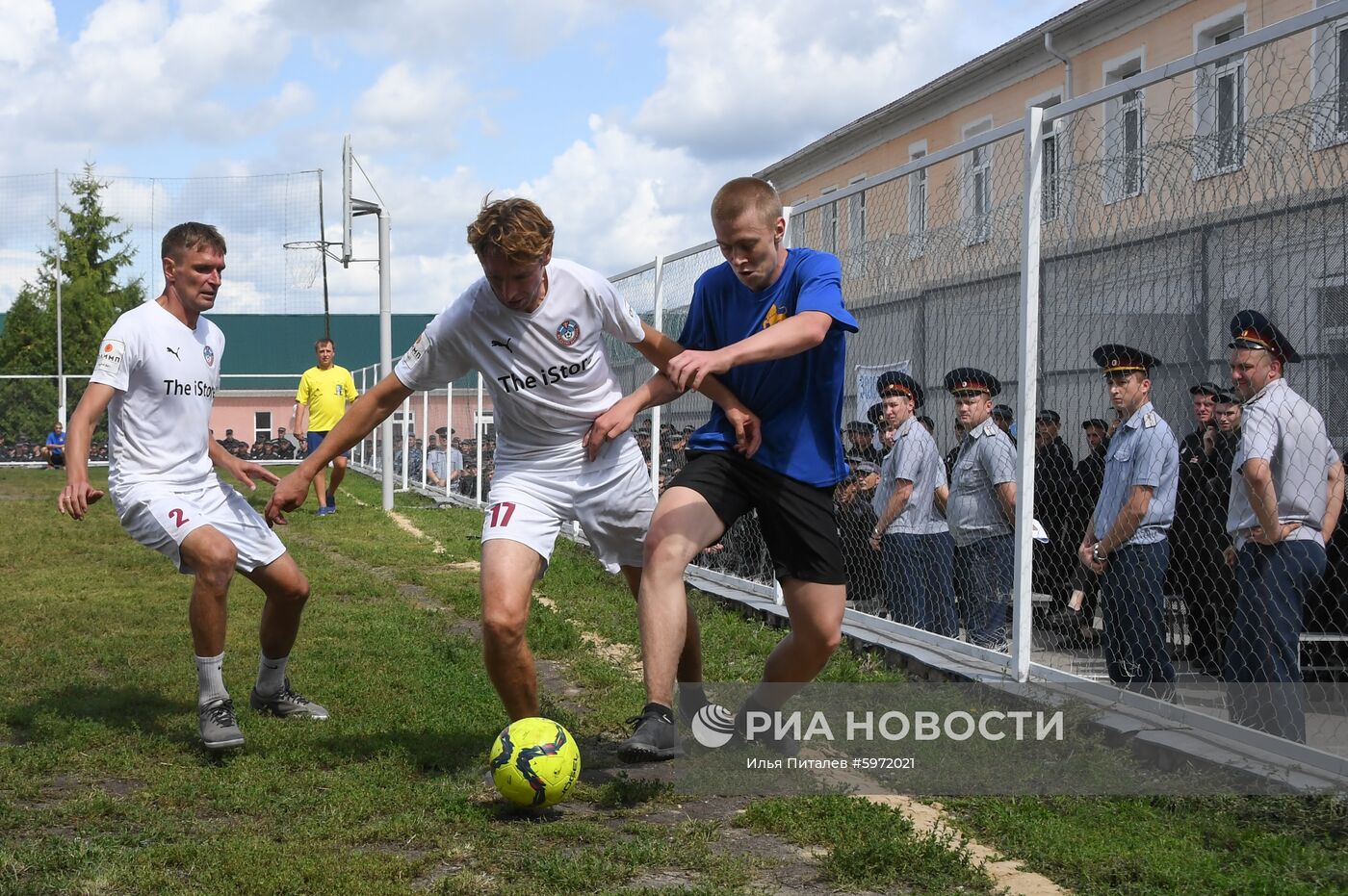 Футбольный матч с участием А.Кокорина и П. Мамаева в колонии