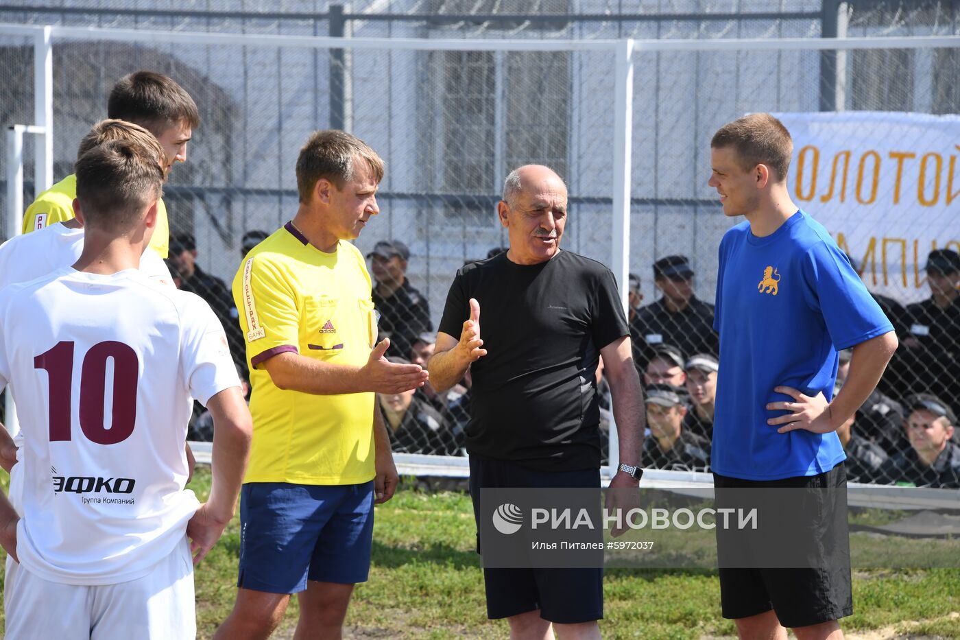 Футбольный матч с участием А.Кокорина и П. Мамаева в колонии