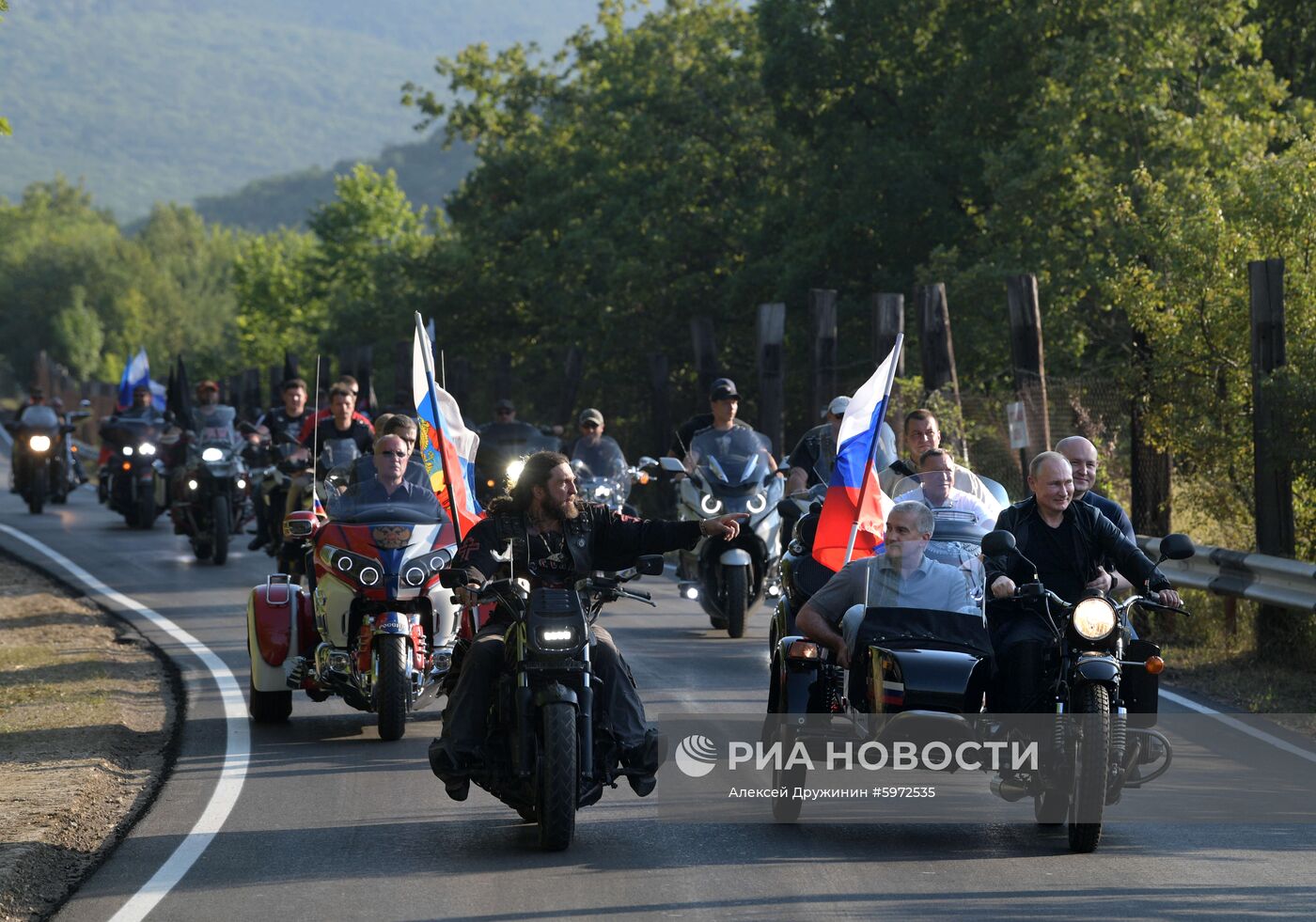 Президент РФ В. Путин посетил байк-шоу мотоклуба 