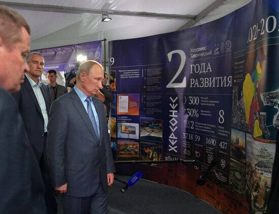 Президент РФ В. Путин посетил музей-заповедник "Херсонес Таврический"