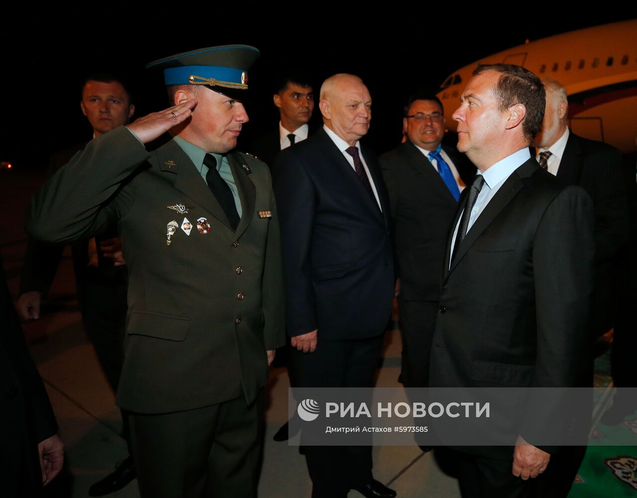 Премьер-министр РФ Р Д. Медведев прибыл в Туркмению для участия в Каспийском экономическом форуме