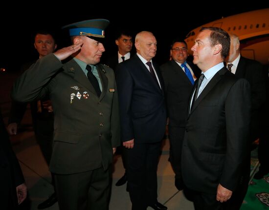 Премьер-министр РФ Р Д. Медведев прибыл в Туркмению для участия в Каспийском экономическом форуме