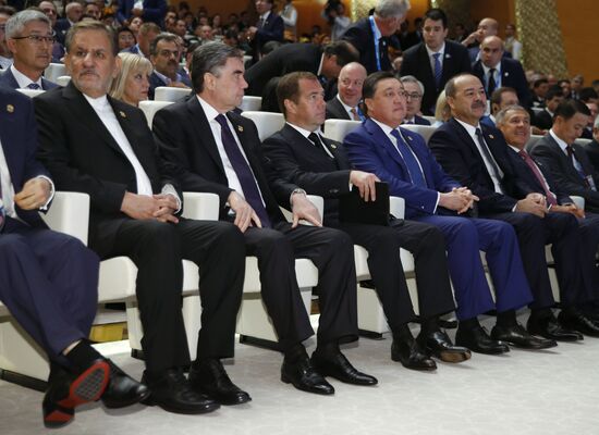 Премьер-министр РФ Д. Медведев принял участие в Первом Каспийском экономическом форуме