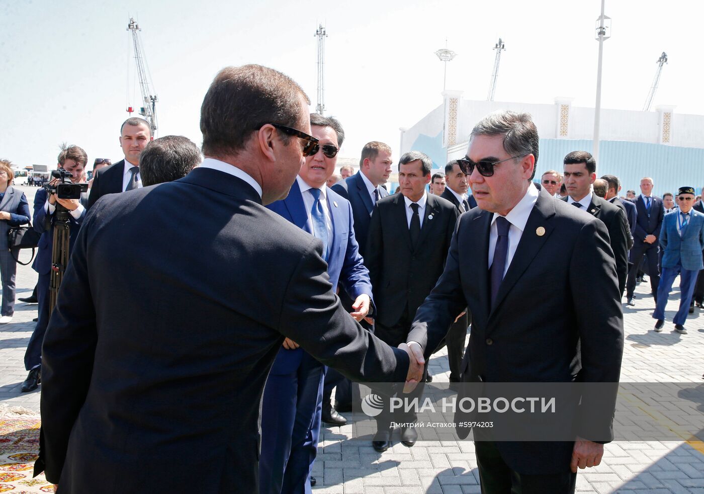 Премьер-министр РФ Д. Медведев принял участие в Первом Каспийском экономическом форуме