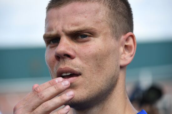 Футбольный матч с участием А. Кокорина и П. Мамаева в колонии