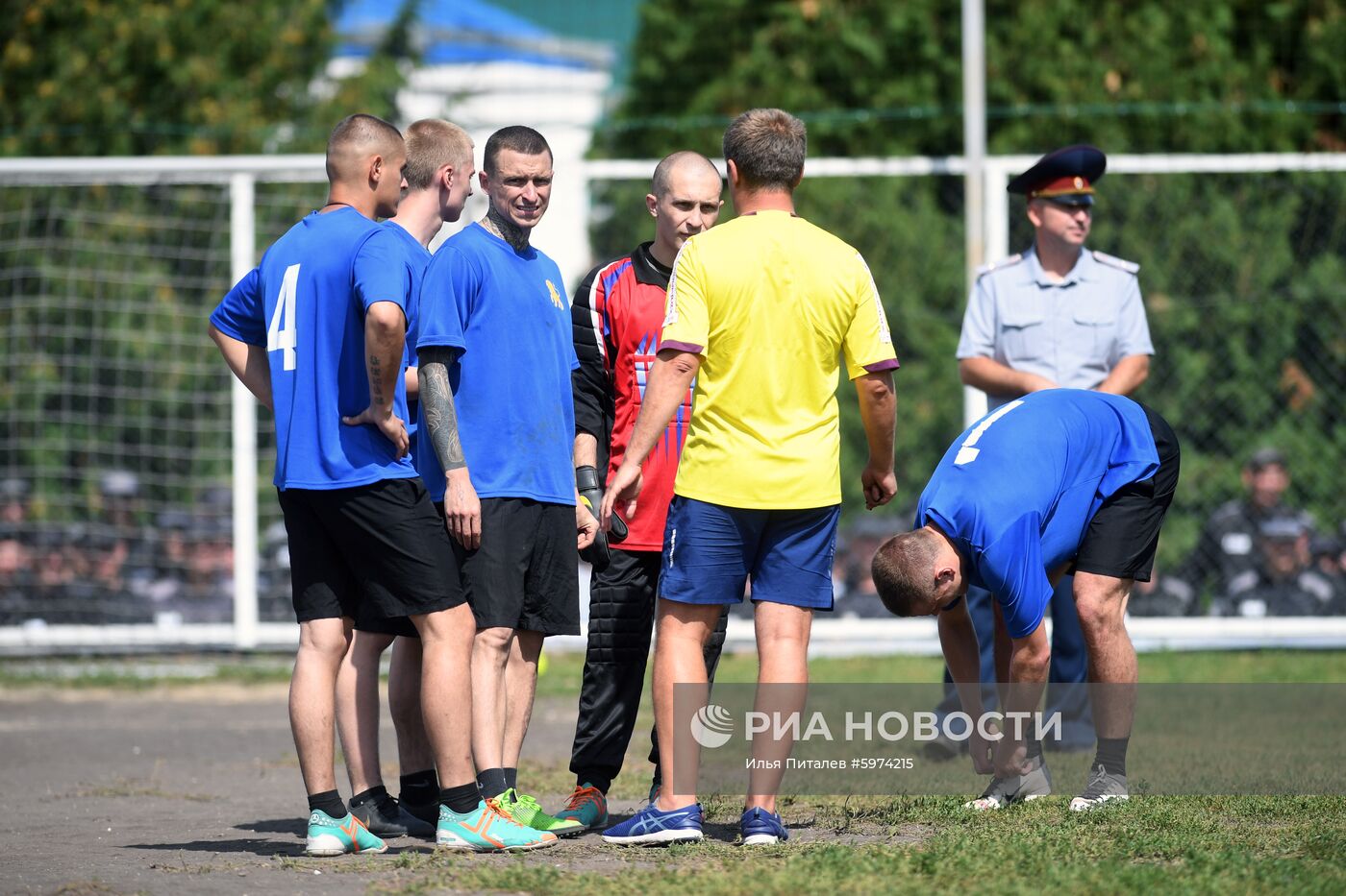 Футбольный матч с участием А. Кокорина и П. Мамаева в колонии