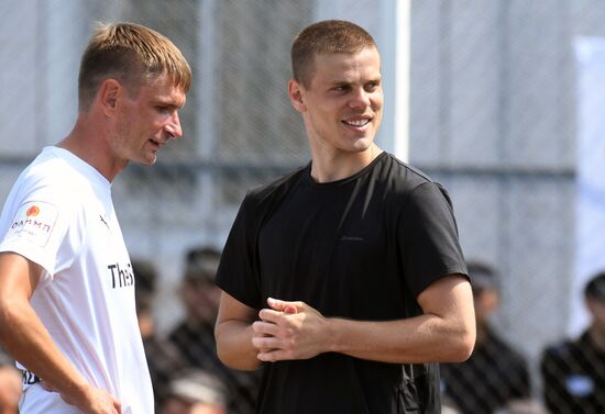 Футбольный матч с участием А. Кокорина и П. Мамаева в колонии