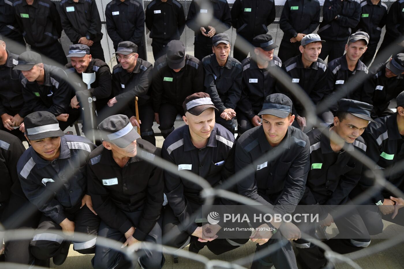 Футбольный матч с участием А. Кокорина и П. Мамаева в колонии