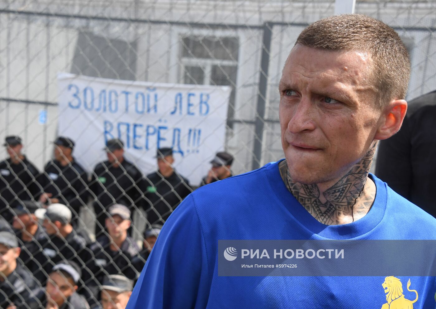 Футбольный матч с участием А. Кокорина и П. Мамаева в колонии