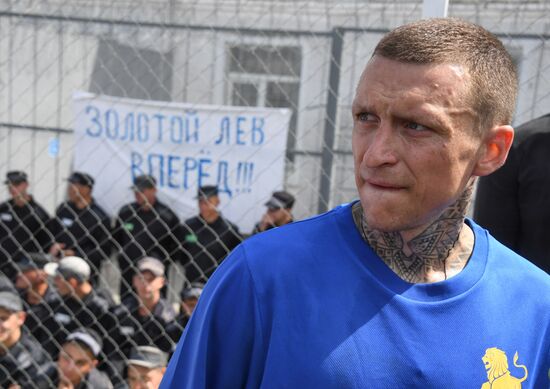 Футбольный матч с участием А. Кокорина и П. Мамаева в колонии