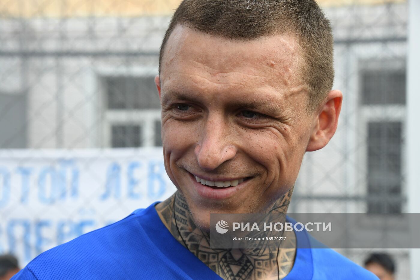 Футбольный матч с участием А. Кокорина и П. Мамаева в колонии