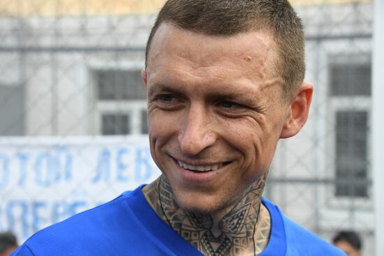 Футбольный матч с участием А. Кокорина и П. Мамаева в колонии