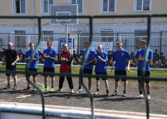 Футбольный матч с участием А. Кокорина и П. Мамаева в колонии