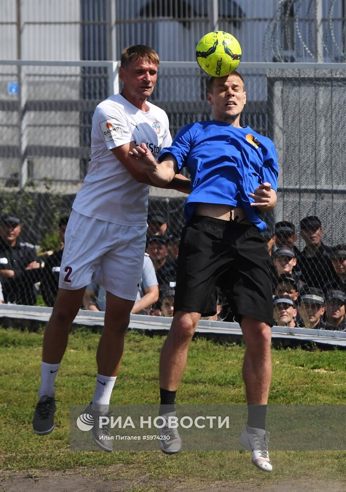 Футбольный матч с участием А. Кокорина и П. Мамаева в колонии