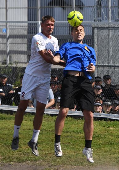 Футбольный матч с участием А. Кокорина и П. Мамаева в колонии