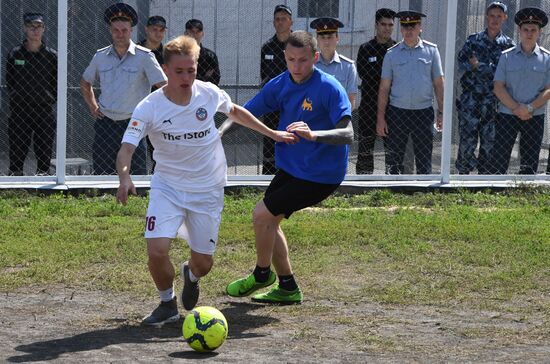 Футбольный матч с участием А. Кокорина и П. Мамаева в колонии