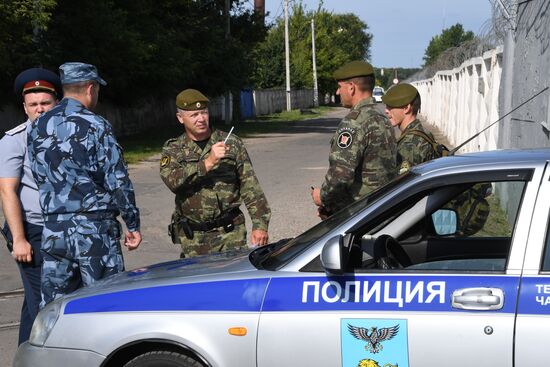 Футбольный матч с участием А. Кокорина и П. Мамаева в колонии