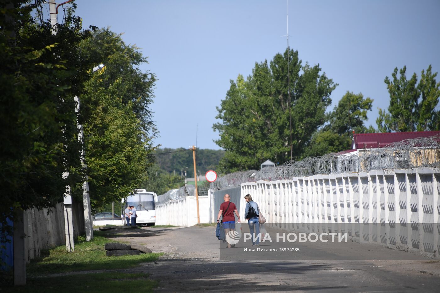 Футбольный матч с участием А. Кокорина и П. Мамаева в колонии
