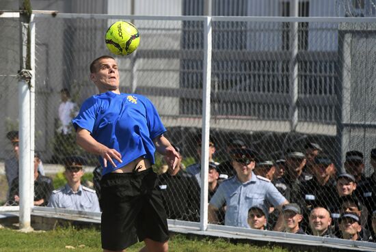 Футбольный матч с участием А. Кокорина и П. Мамаева в колонии