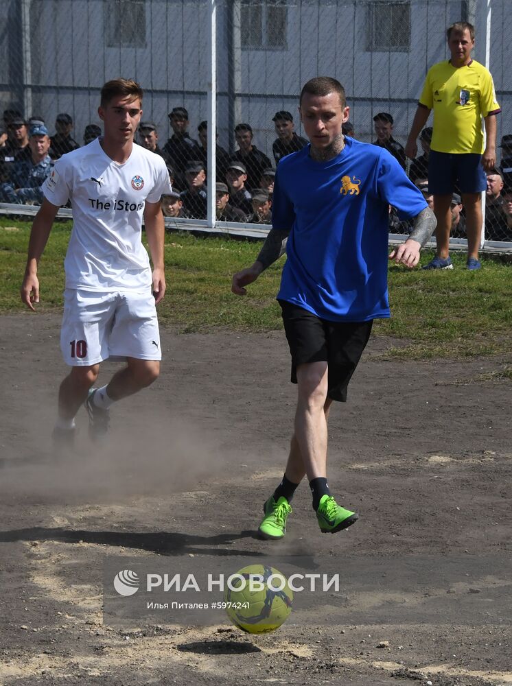 Футбольный матч с участием А. Кокорина и П. Мамаева в колонии