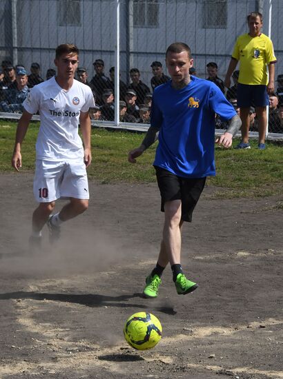 Футбольный матч с участием А. Кокорина и П. Мамаева в колонии