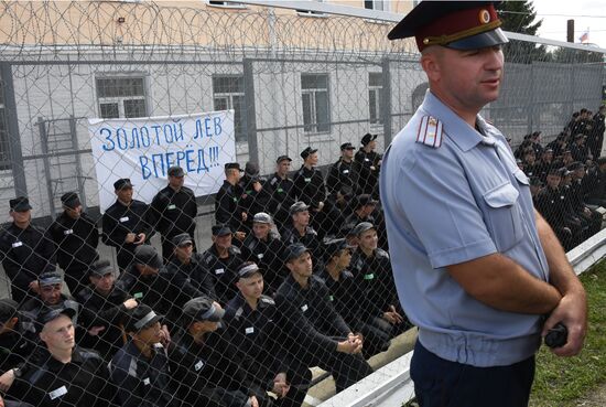 Футбольный матч с участием А. Кокорина и П. Мамаева в колонии