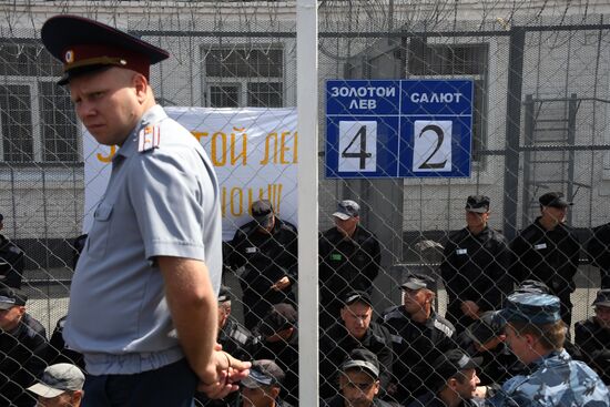 Футбольный матч с участием А. Кокорина и П. Мамаева в колонии