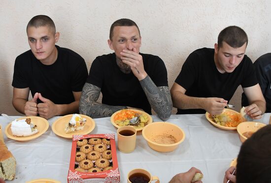 Футбольный матч с участием А. Кокорина и П. Мамаева в колонии