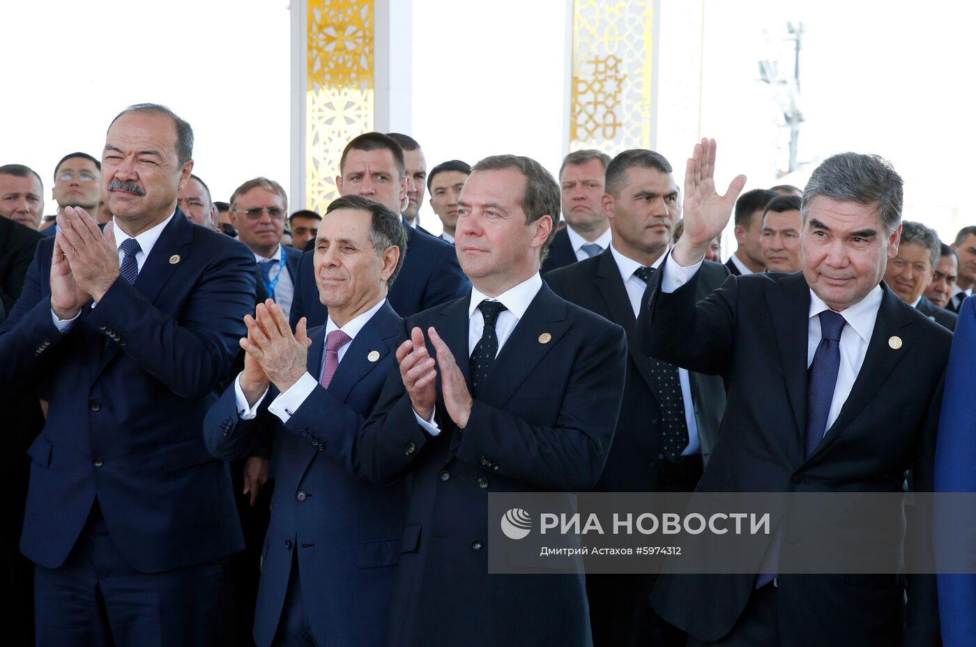 Премьер-министр РФ Д. Медведев принял участие в Первом Каспийском экономическом форуме