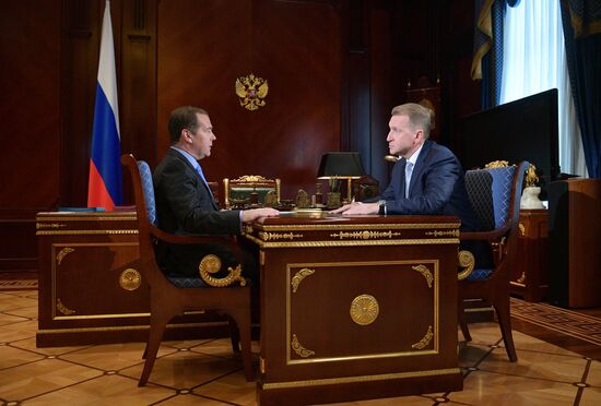 Премьер-министр РФ Д. Медведев встретился с главой "Внешэкономбанка" И. Шуваловым