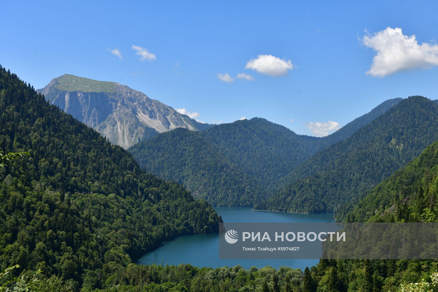 Рицинский реликтовый национальный парк в Абхазии