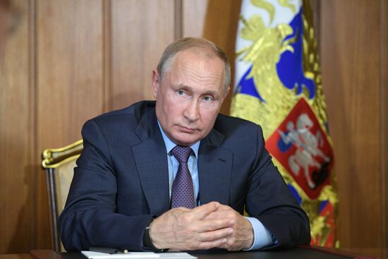 Президент РФ В. Путин встретился с подрядчиками строительства трассы "Таврида" в Крыму