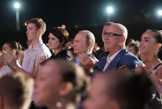 Президент РФ В. Путин посетил открытие фестиваля "Опера в Херсонесе"