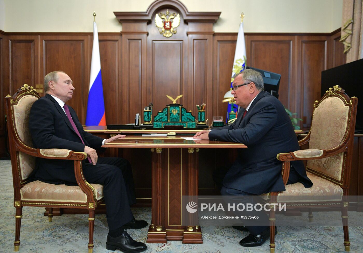 Президент РФ В. Путин встретился с главой Банка ВТБ А. Костиным