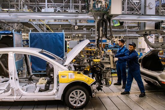 Производство автомобилей на заводе Hyundai