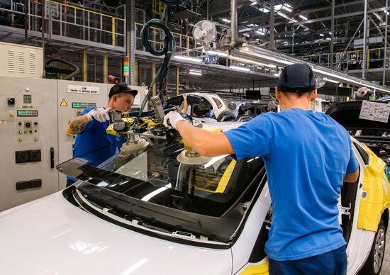Производство автомобилей на заводе Hyundai