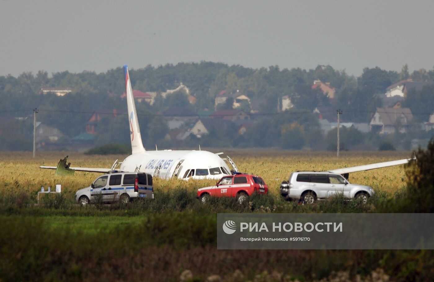 Пассажирский самолёт совершил аварийную посадку в Подмосковье