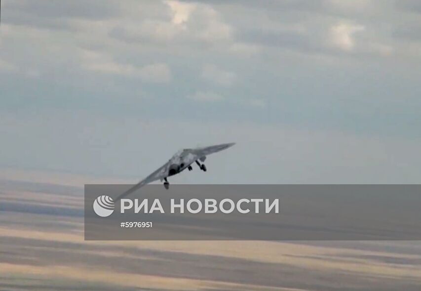 Испытания боевого беспилотного авиационного комплекса "Охотник"