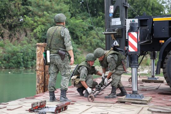 Учения военнослужащих мостовых подразделений ЮВО