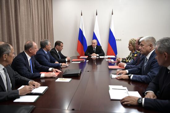 Рабочая поездка президента РФ В. Путина и премьер-министра РФ Д. Медведева в Анапу