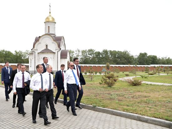 Рабочая поездка президента РФ В. Путина и премьер-министра РФ Д. Медведева в Анапу