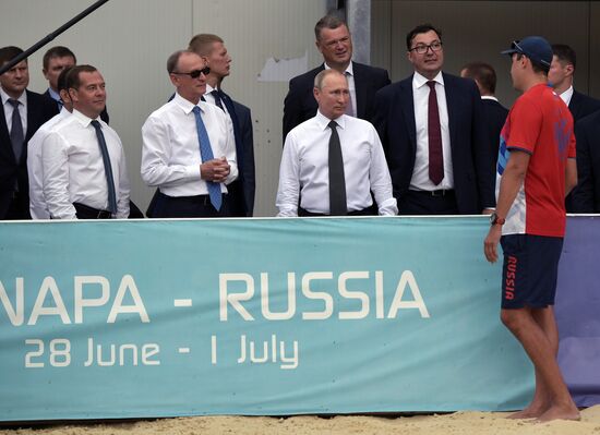 Рабочая поездка президента РФ В. Путина и премьер-министра РФ Д. Медведева в Анапу