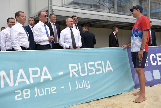 Рабочая поездка президента РФ В. Путина и премьер-министра РФ Д. Медведева в Анапу