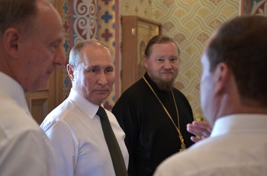 Рабочая поездка президента РФ В. Путина и премьер-министра РФ Д. Медведева в Анапу